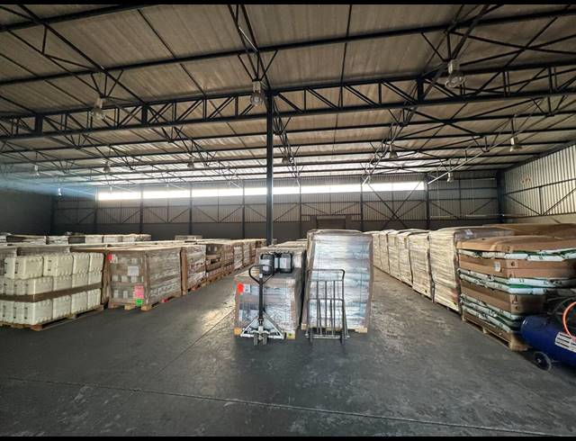 1,551M² WAREHOUSE TO LET IN SPARTAN